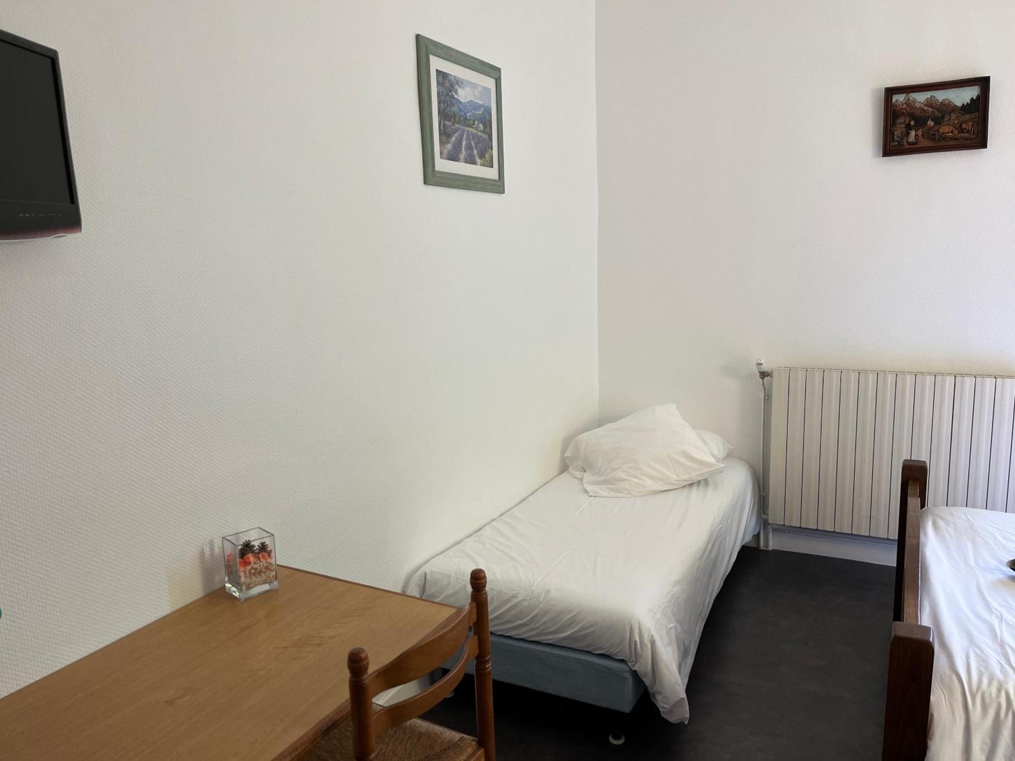 Chateau Lou Cante Perdrix La Vernarede Room photo